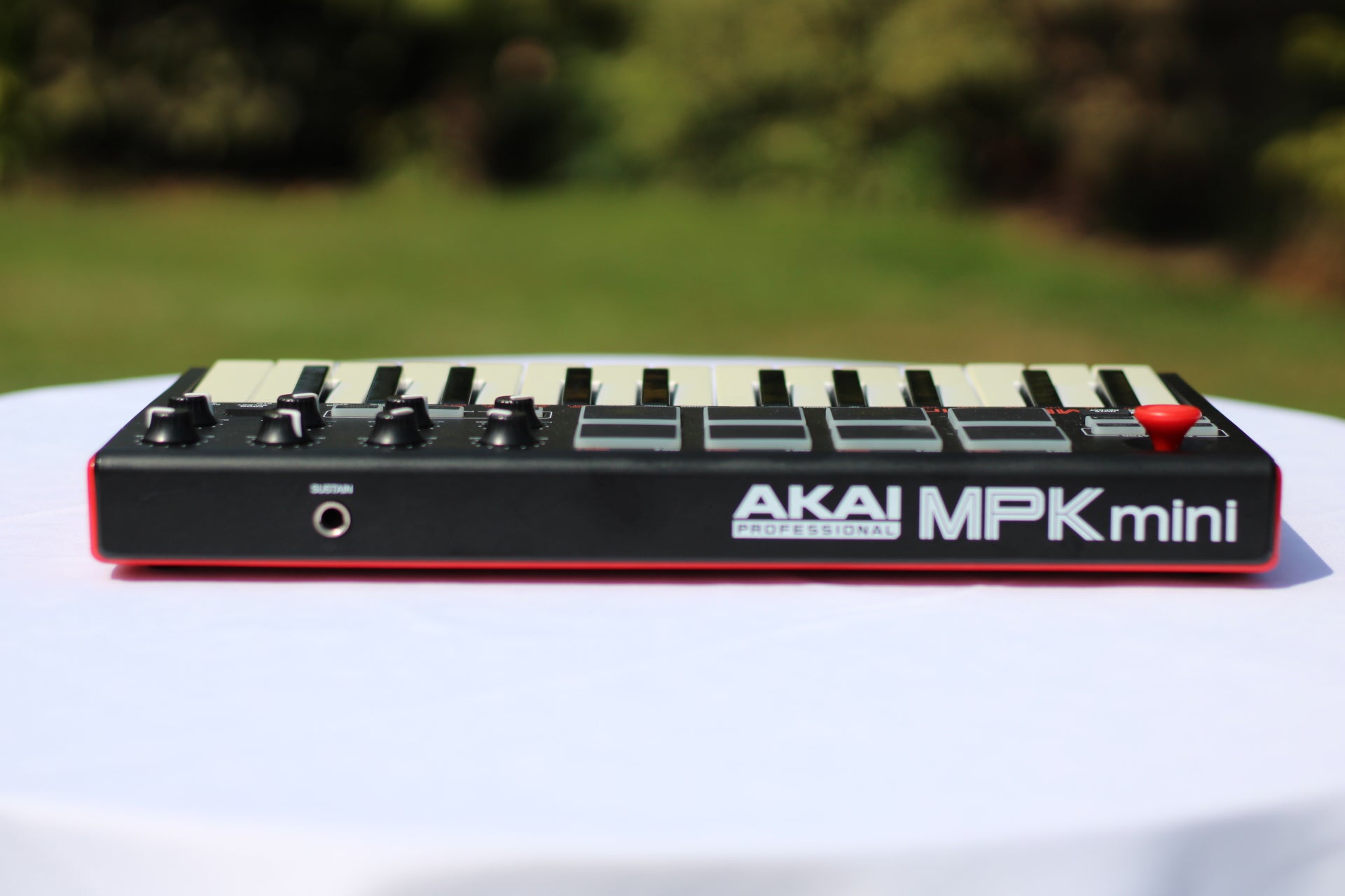 akai mpk sustain pedal Akai MPK Mini MK2 MIDI Keyboard Controller – The Crilly
